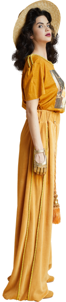 "General" T-shirt in gold yellow. Print - Scarlett Scheming